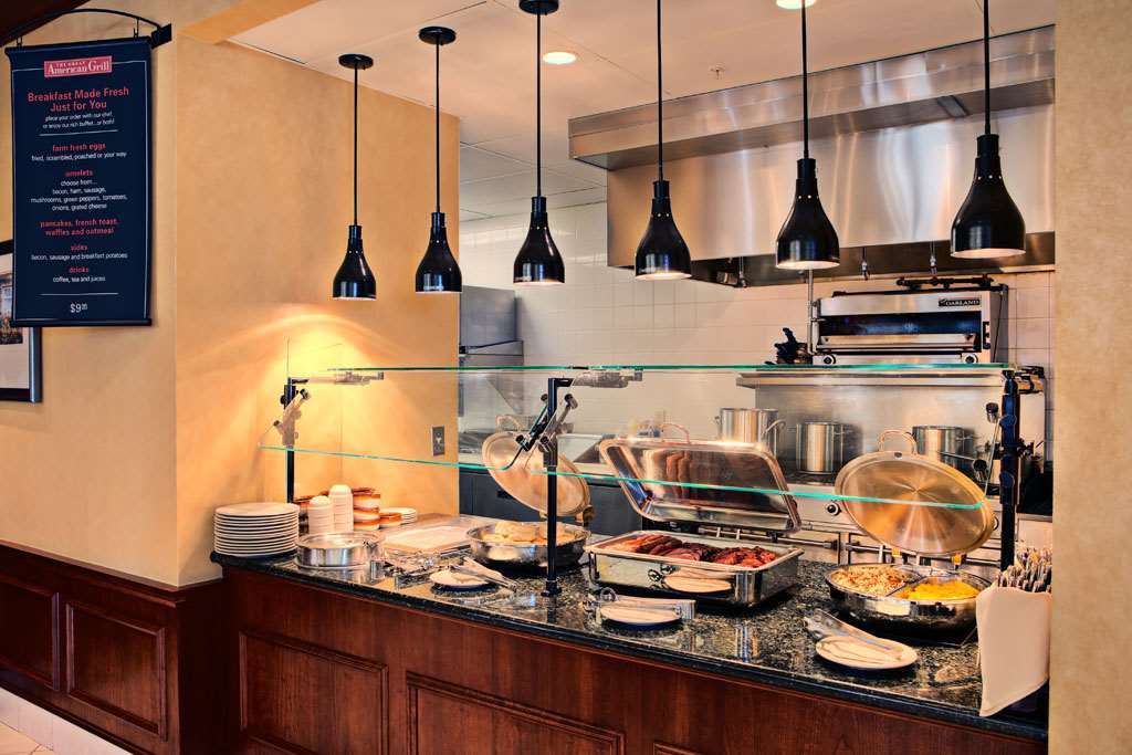 Hilton Garden Inn Ларамі Ресторан фото