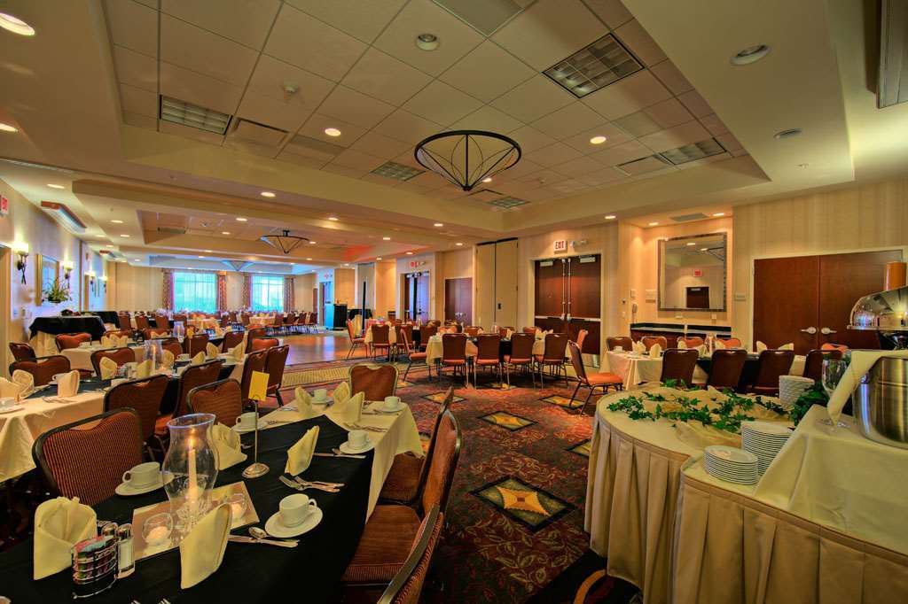 Hilton Garden Inn Ларамі Ресторан фото