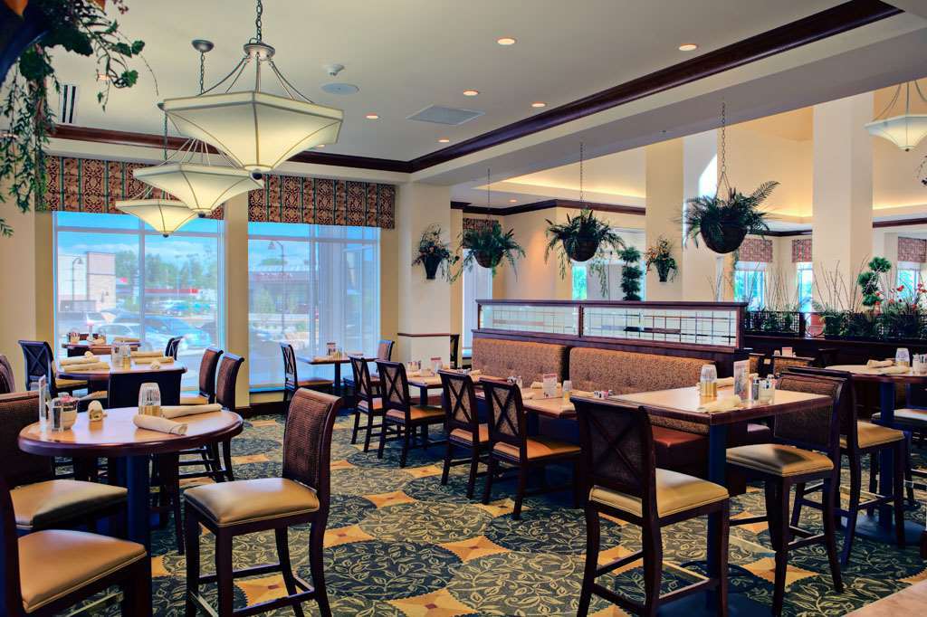 Hilton Garden Inn Ларамі Ресторан фото